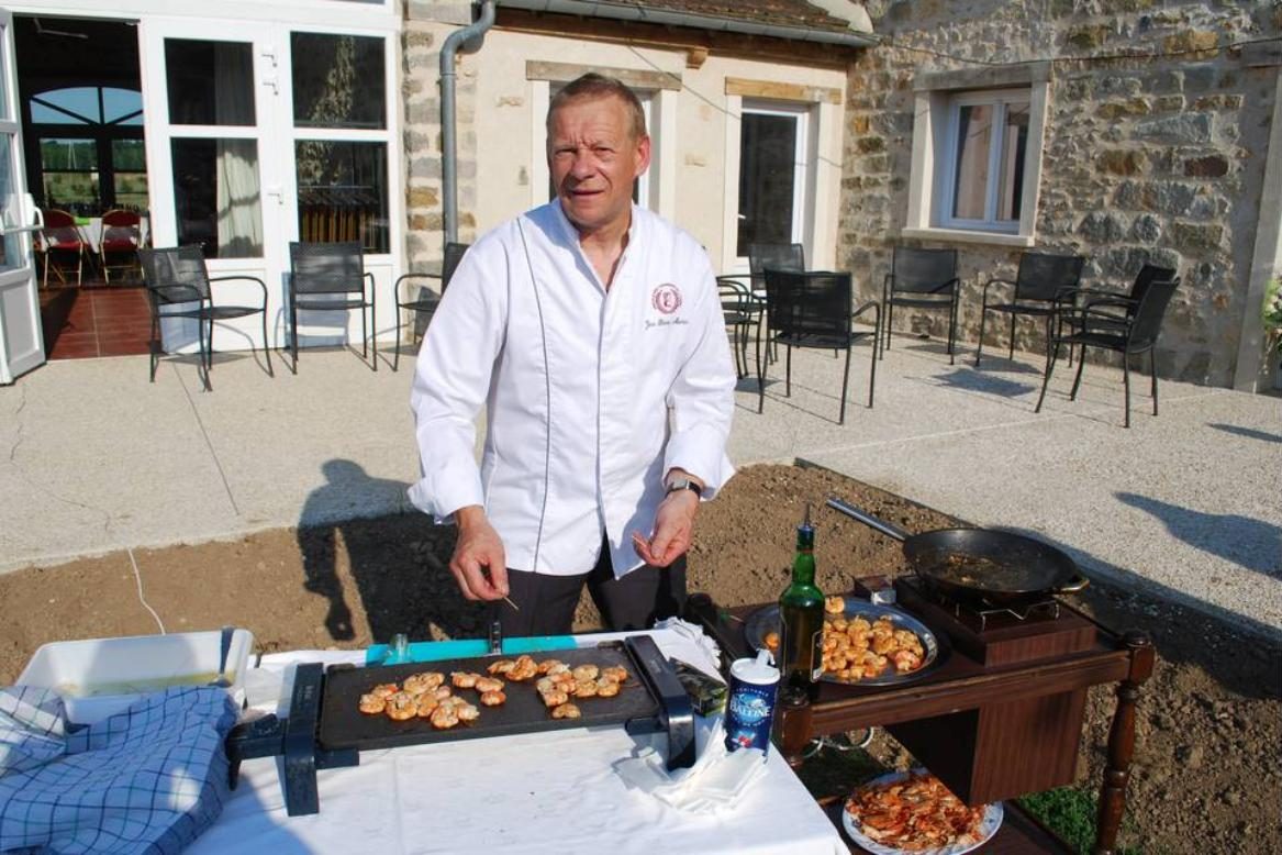 Animation culinaire plancha : gambas cuisinées devant les invités